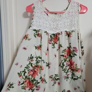 Flowy floral top lace